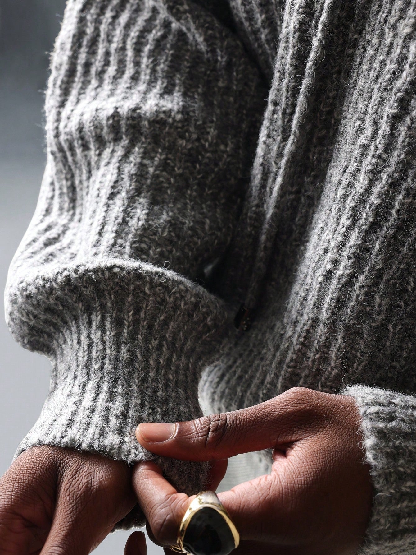 Suéter Capuz Tricotado Greys