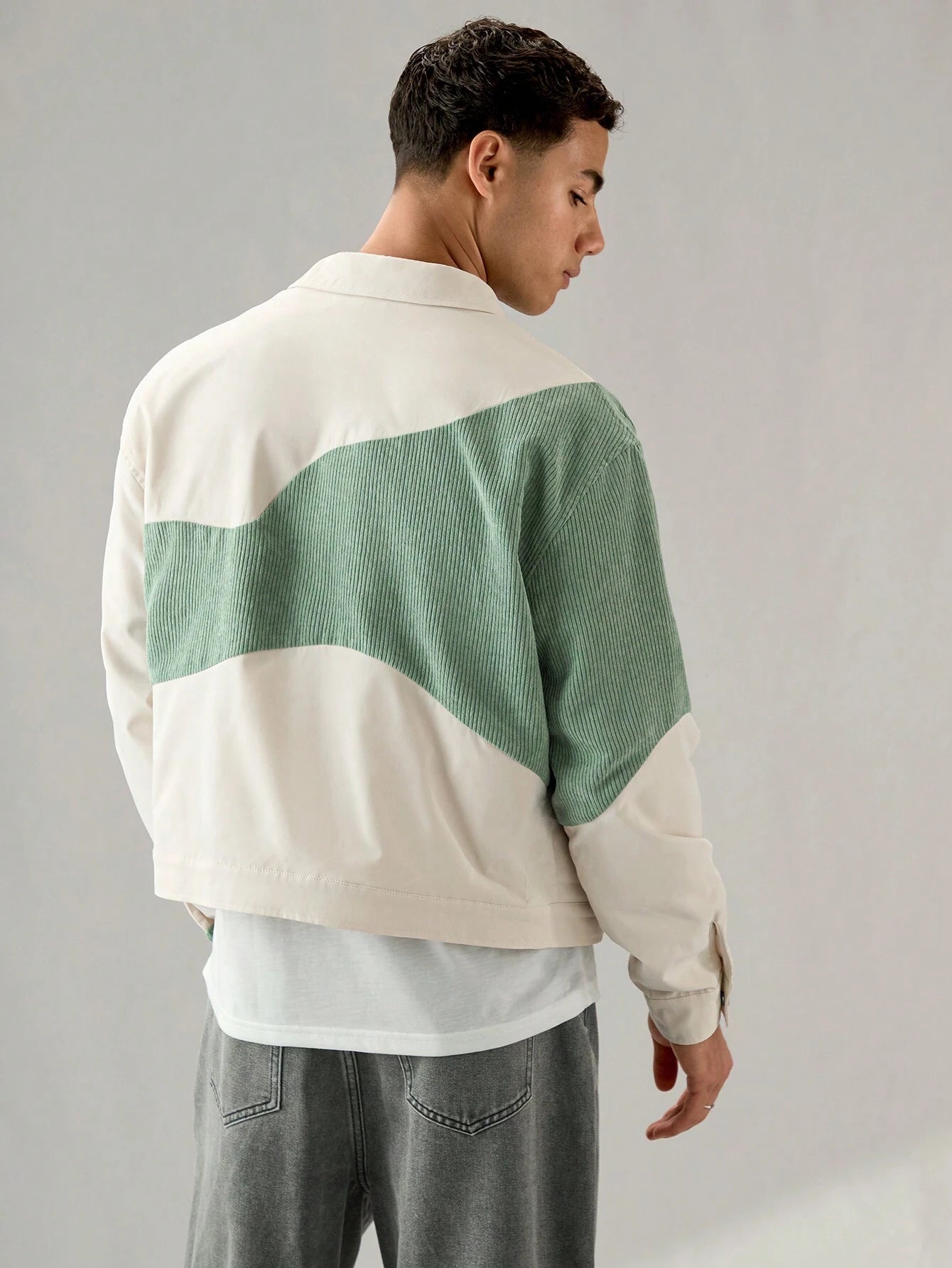 Jaqueta UrbanChill de Corte Folgado em Veludo Cotelê