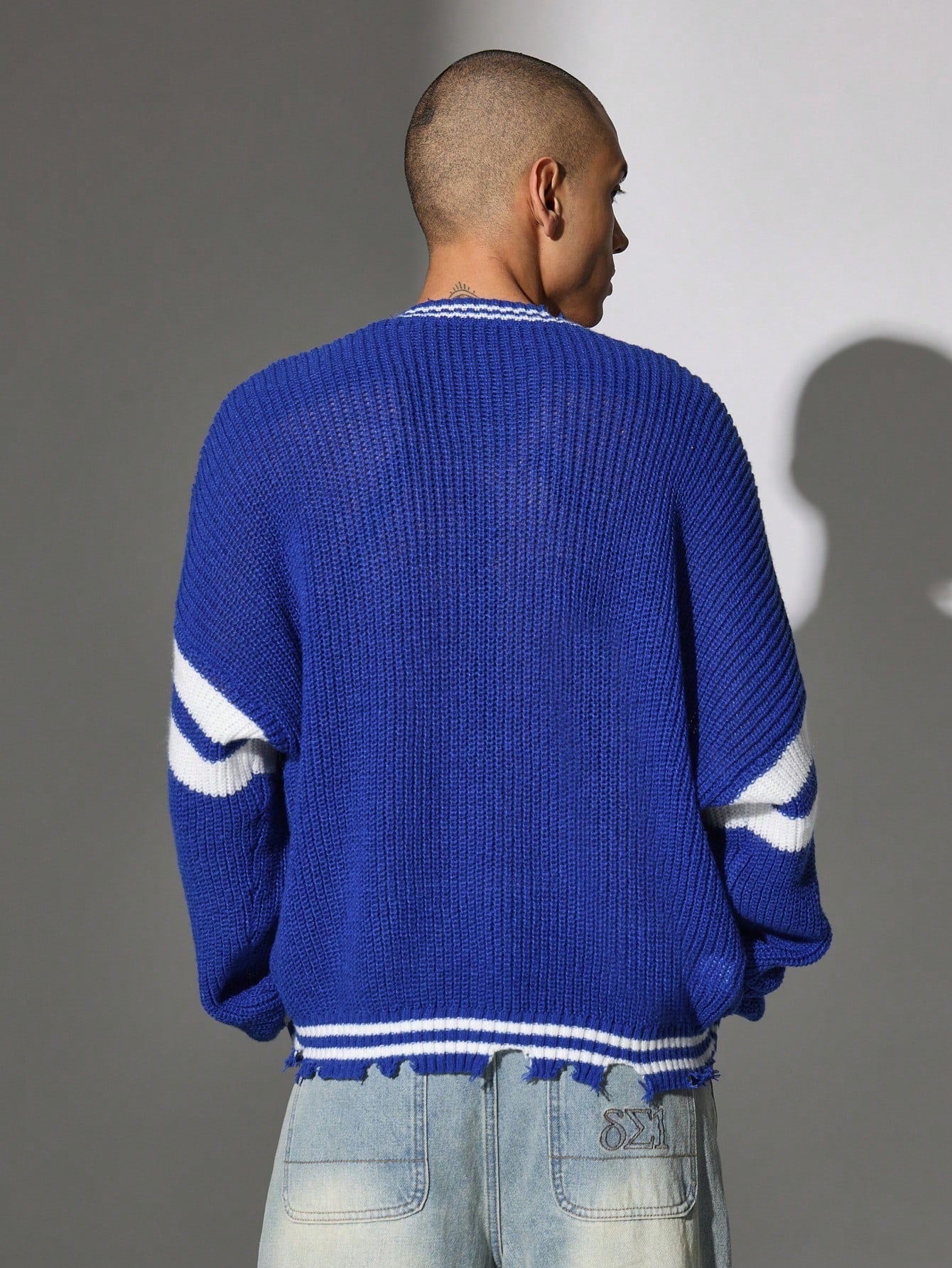 Suéter SMWN folgado com ombros caídos decote em V