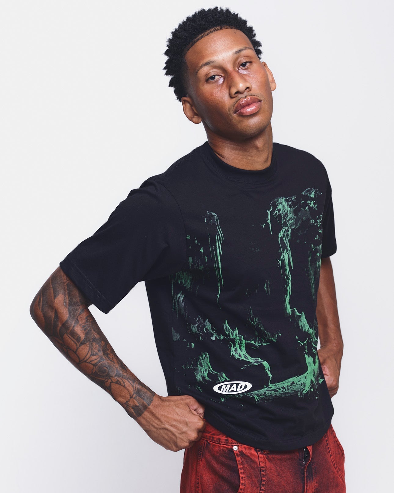 CAMISETA CAVERNA NEANDERTAL PRETA