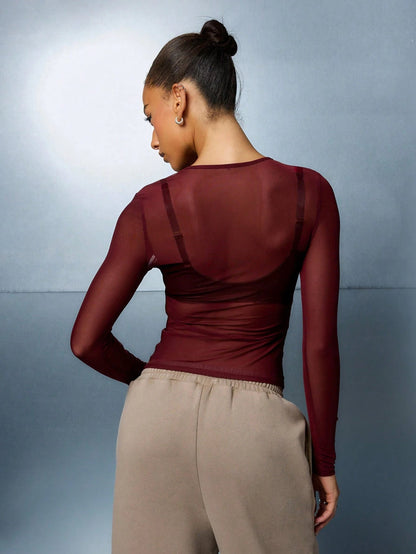 Camiseta Ajustada de Mangas Longas e Gola Redonda em Tela