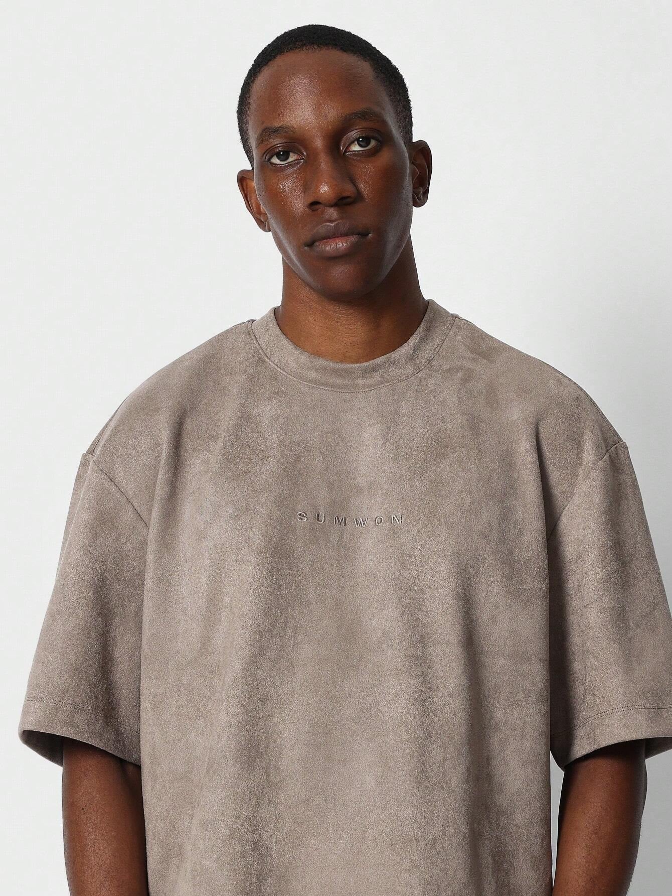 Camiseta em Camurça Bordado 9