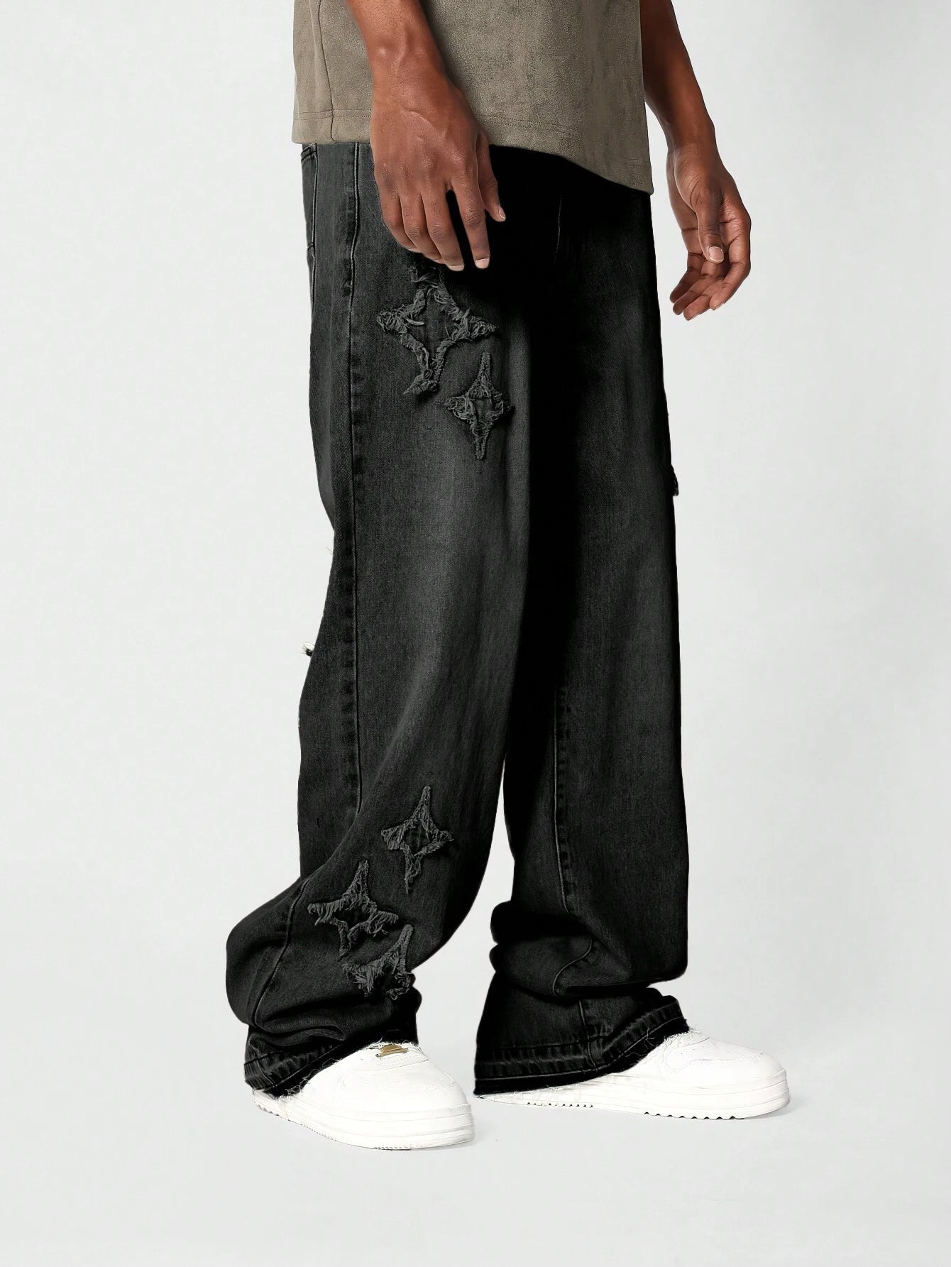 Calça Denim Solto com Aplicação Stars