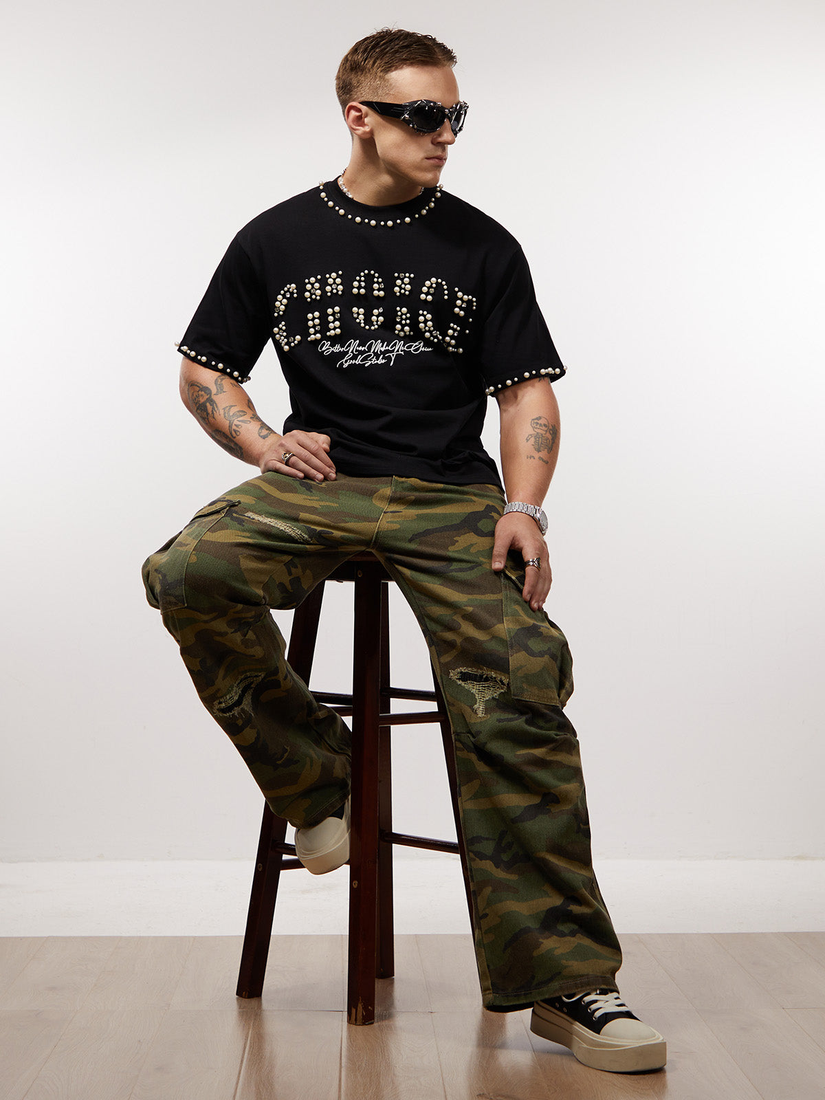 Camiseta Elegant Pearl-Embellished Oversized