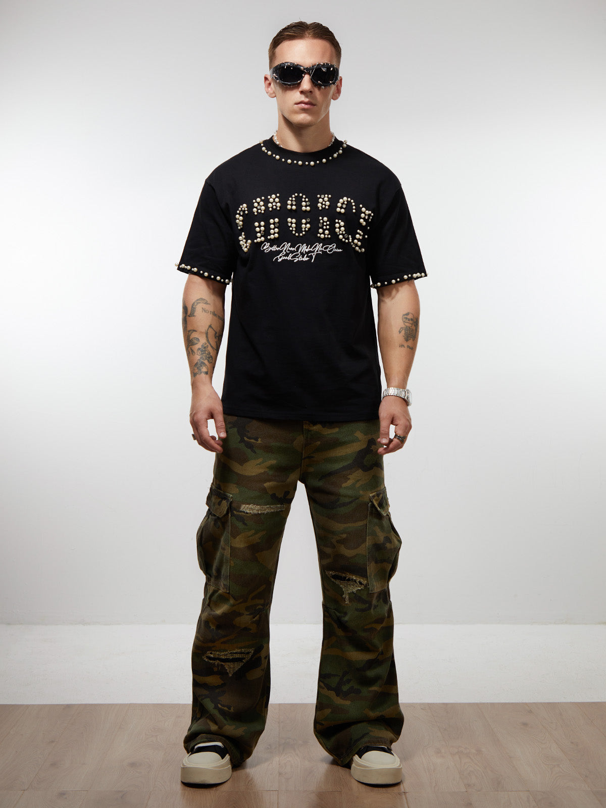 Camiseta Elegant Pearl-Embellished Oversized