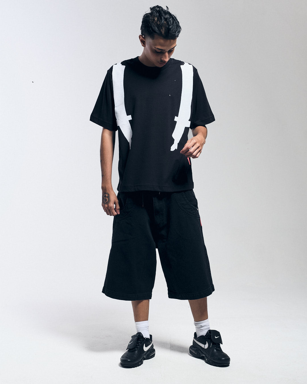 CAMISETA MOCHILA MAD PRETA