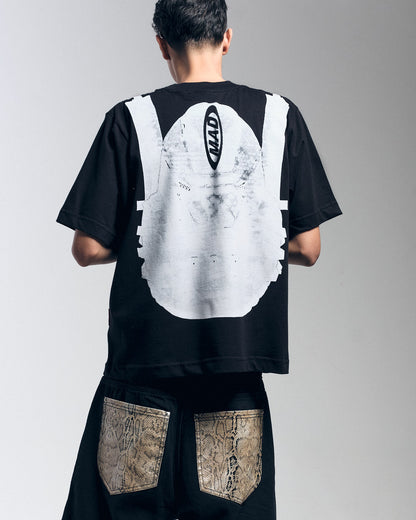 CAMISETA MOCHILA MAD PRETA